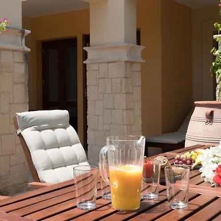 3 Bedroom Pelendri With Stunning Views, Aphrodite Hills شقة