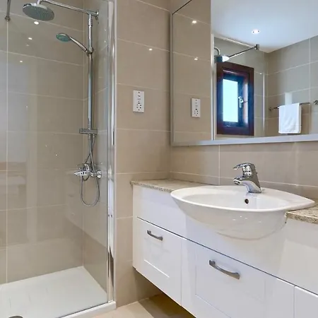 شقة 3 Bedroom Pelendri With Stunning Views, Aphrodite Hills *